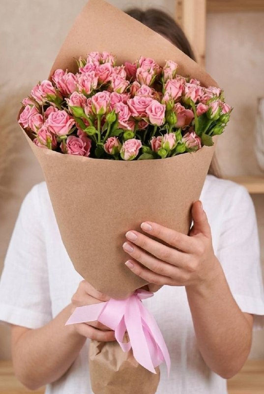 Моно-букет из розовых кустовых роз